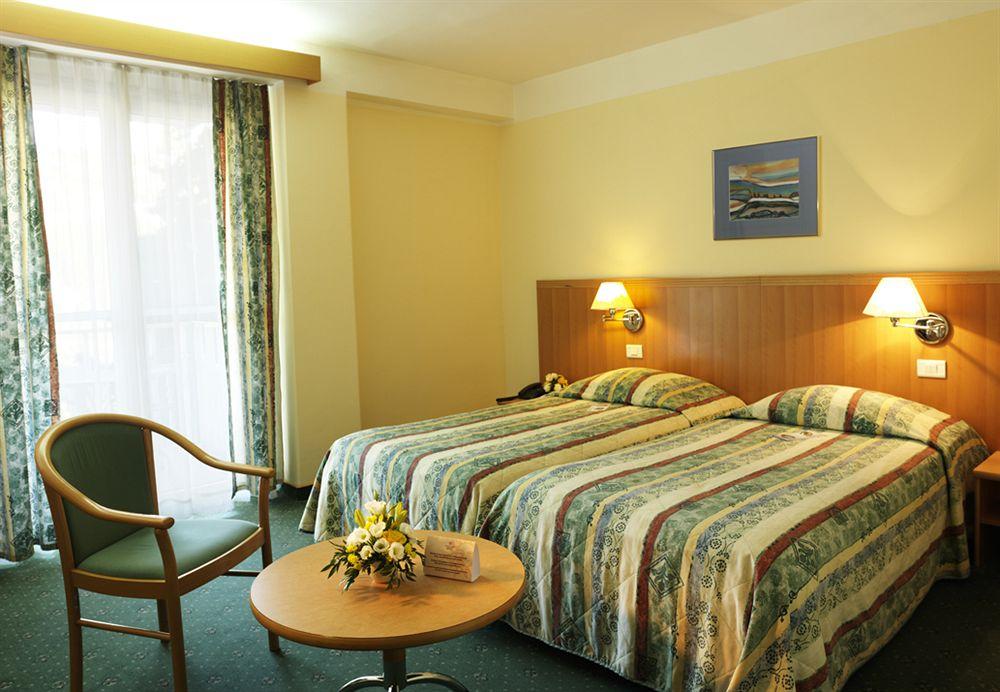 Wellness Hotel Apollo - Terme & Wellness Lifeclass ポルトローシュ エクステリア 写真