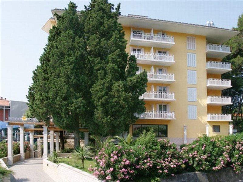 Wellness Hotel Apollo - Terme & Wellness Lifeclass ポルトローシュ エクステリア 写真