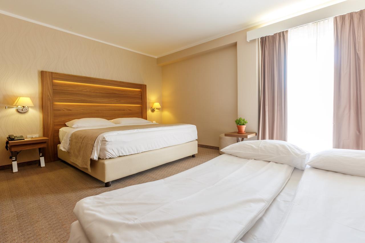 Wellness Hotel Apollo - Terme & Wellness Lifeclass ポルトローシュ エクステリア 写真